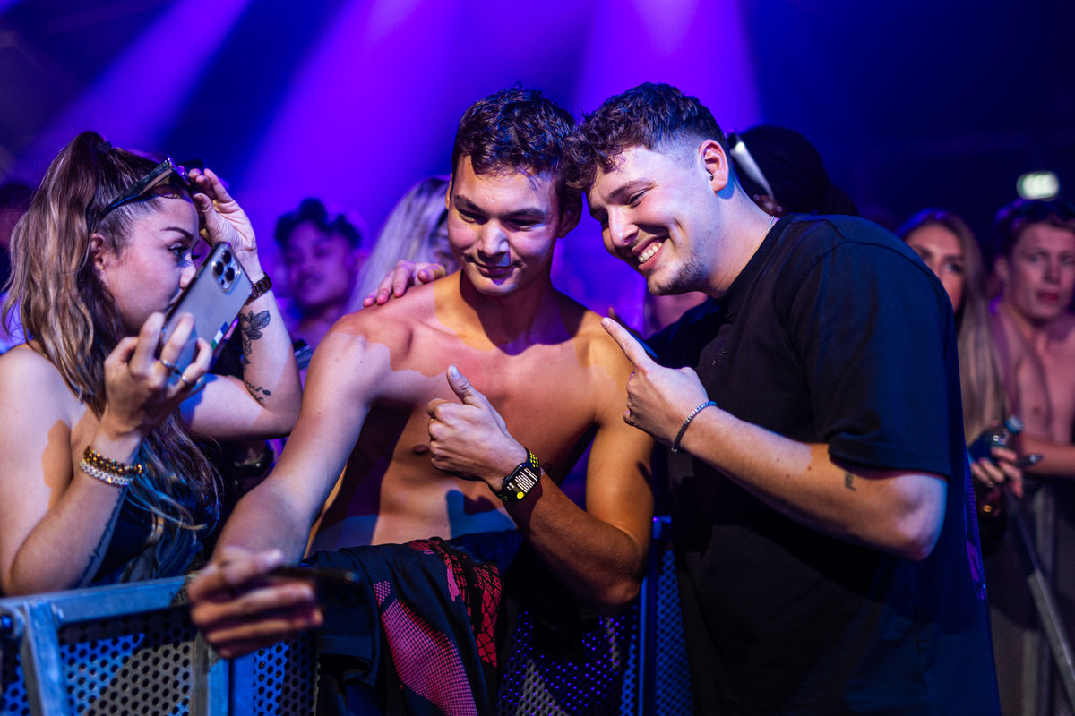 Loading... just a sec